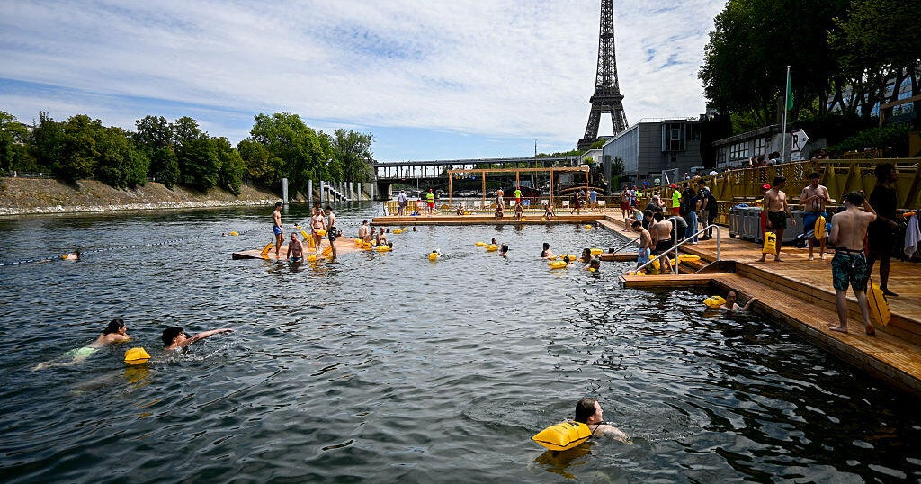 Os parisienses mergulham no rio Sena após o século ...