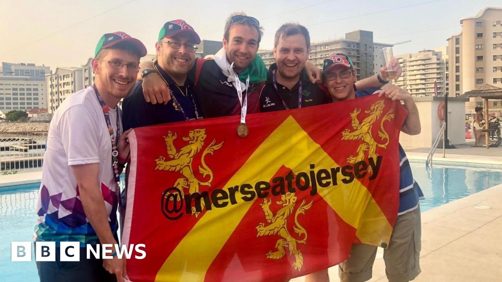 Os 'super fãs' adotados por Anglesey que abraçaram os Jogos da Ilha