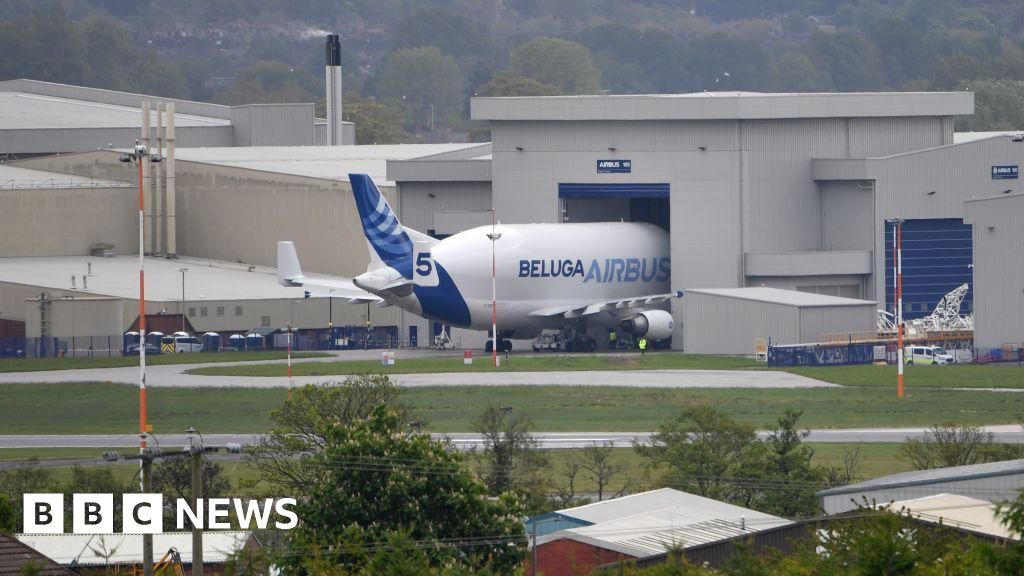Os trabalhadores da Broughton Airbus votam para atacar a oferta de 'baixa pagamento'