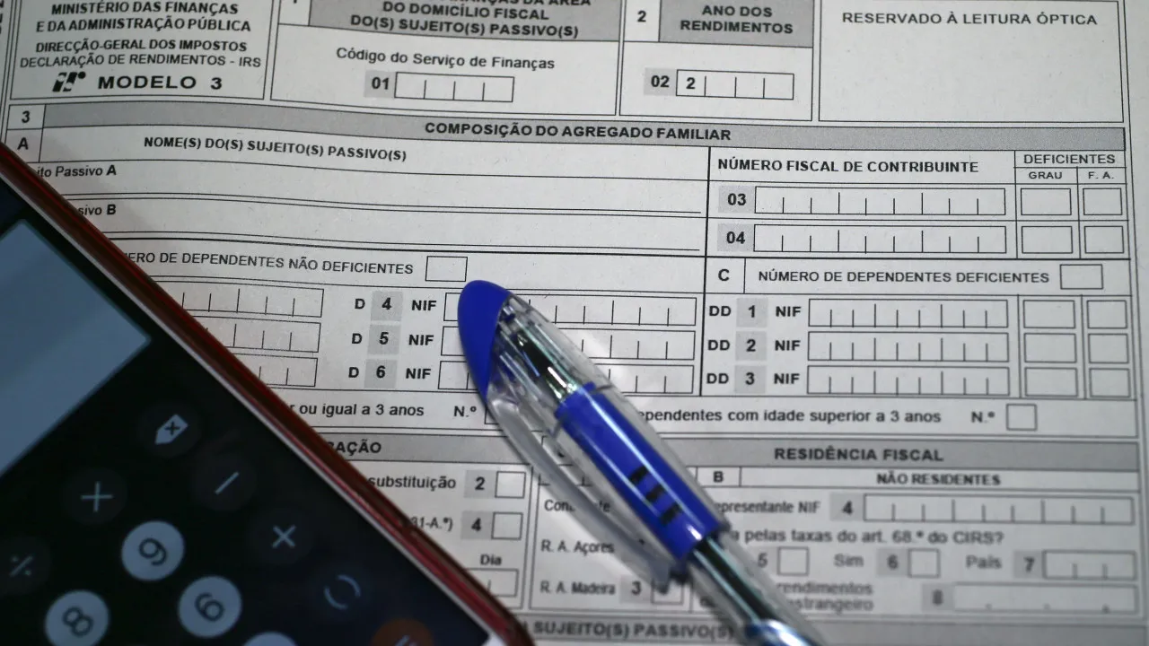 PSD E CDS Deixam na Lei Compromisso de "Redutão Adicional" Do IRS EM 2026