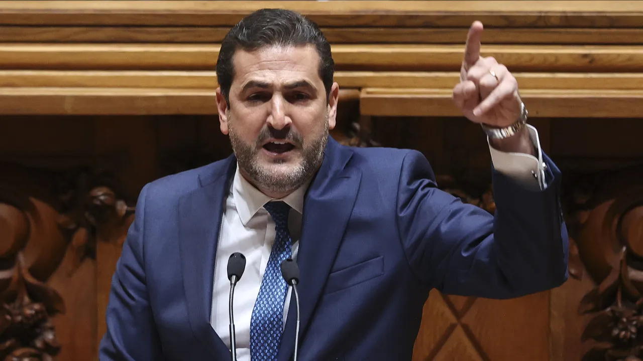 PSD Recusa sugestão do PS e Leva Já A Diplomas Votos Sobre IMIGRAÇÃO