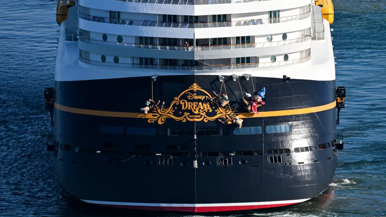 Pai que salvou filha que Caiu de Navio da Disney Culpado? Polícia Explica