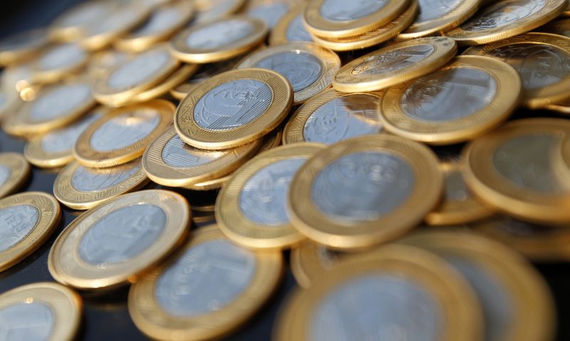 Pesquisa da Febraban mostra leve melhora em previsão para crédito em 2025