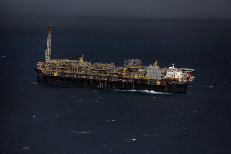 Petróleo brasileiro seguiria competitivo com tarifas de Trump, dizem especialistas