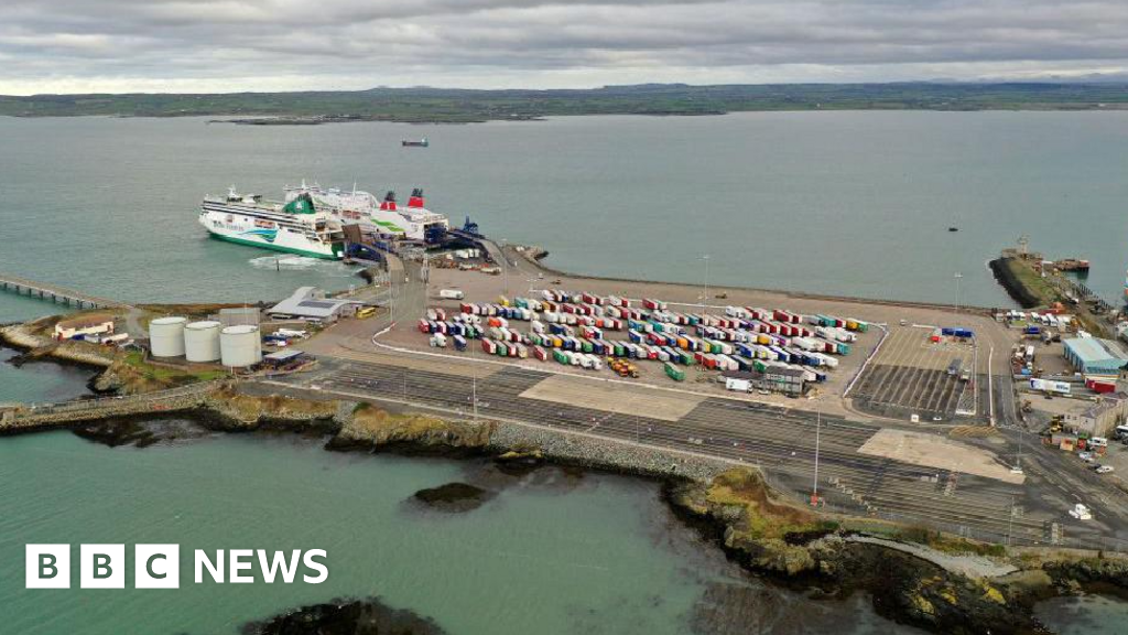 Porto de Holyhead Reabilitação completa atrasada novamente após danos causados pela tempestade