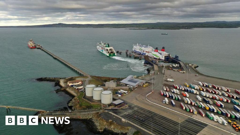 Porto de Holyhead para reabrir totalmente após a tempestade Darragh dano