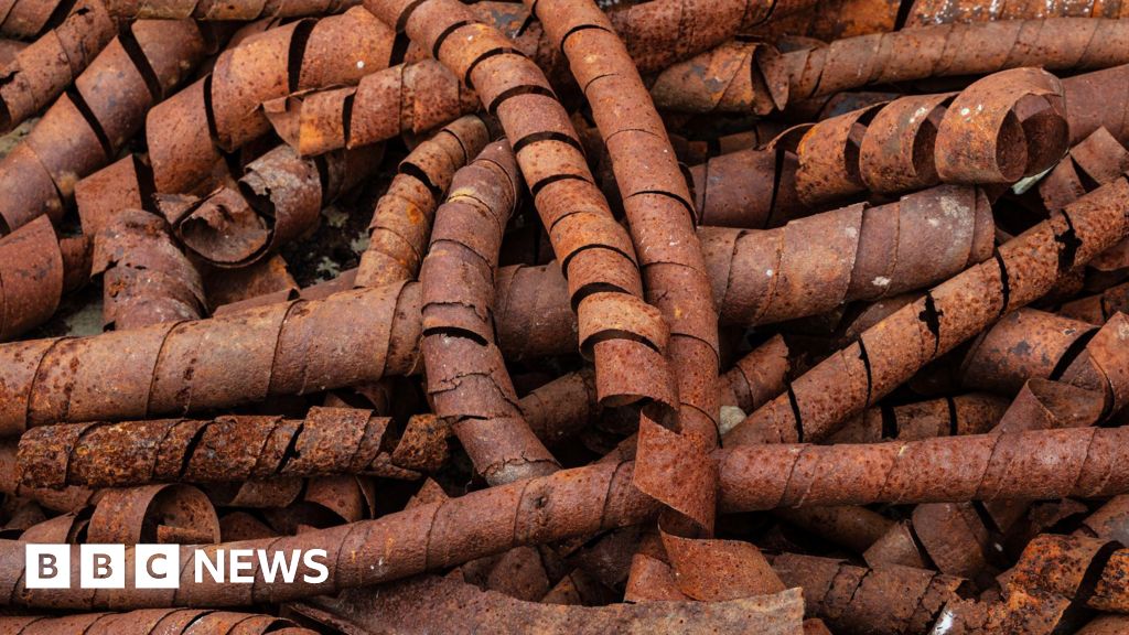 Resgate em andamento por três trabalhadores presos pelo colapso da mina do Canadá