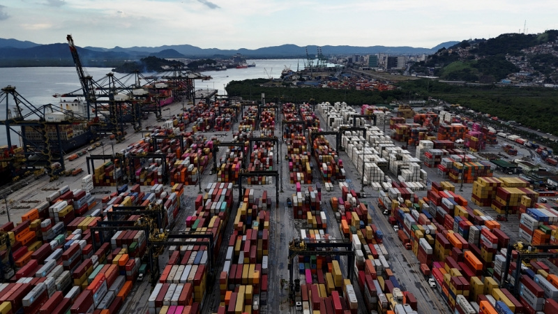 Superávit comercial do Brasil cai 27,6% no 1º semestre e governo reduz saldo estimado para o ano