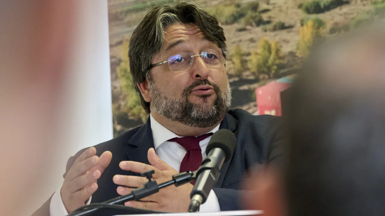 Talude Militar É "Caso particular" e Pessoas Estão Lá "Porque Querem"