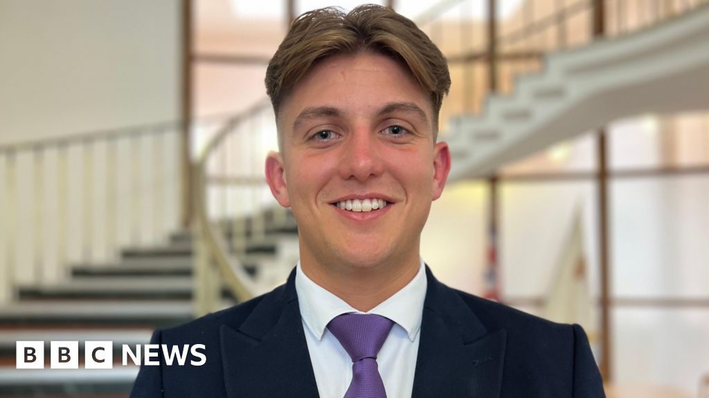 Teenage Warwickshire Líder do Conselho George Finch 'queria ensinar'