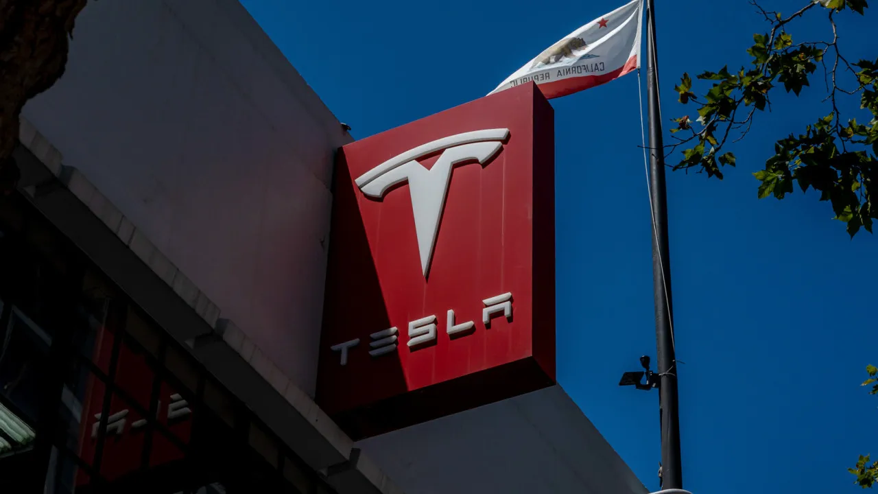 Tesla anuncia forte descida de receitas, de 16% no setor automóvel