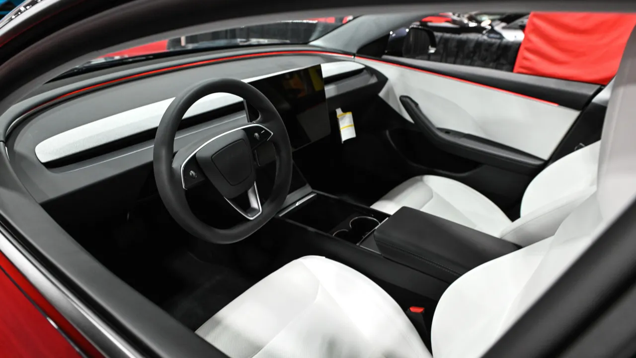 Tesla integra 'chatbot' Grok nos seus carros muito em breve