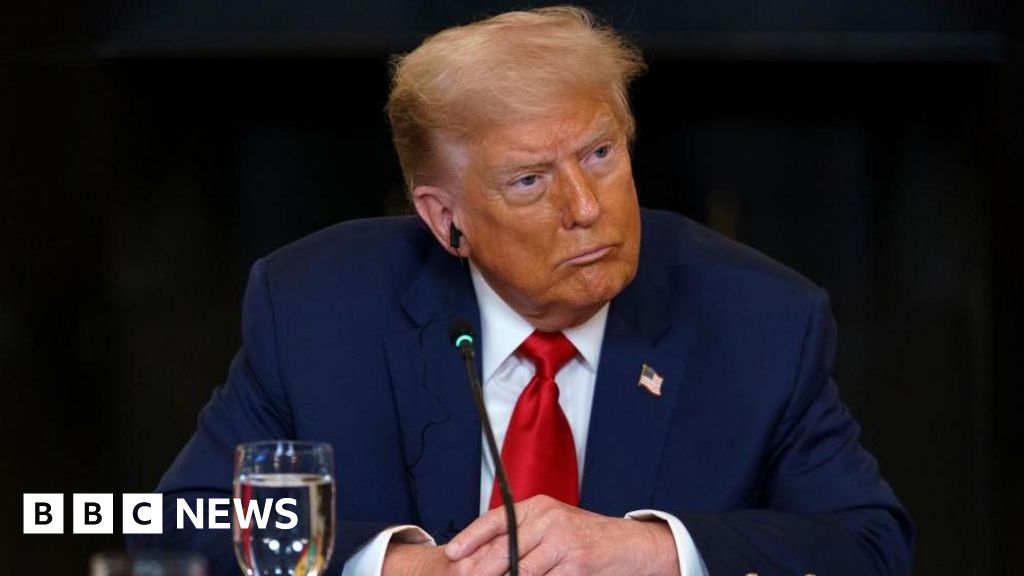 Trump ameaça 35% de tarifas em bens canadenses