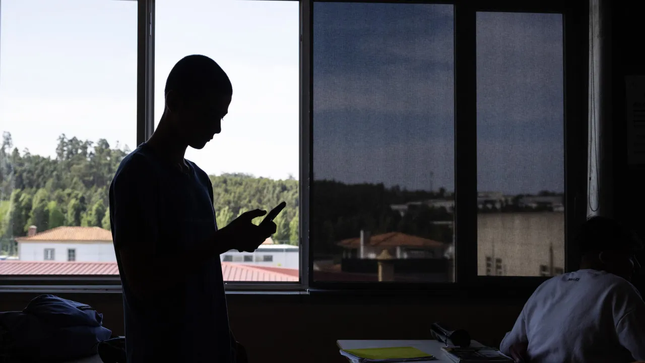 Ue com aplicativo para Vedar Conteúdos Impróprios A Senores Da Idade