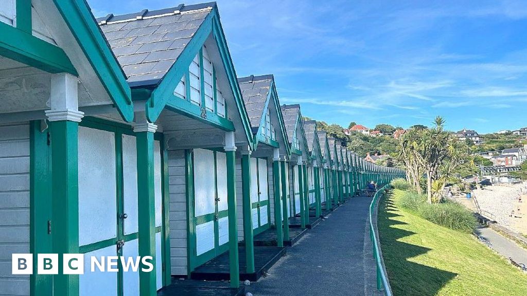 Um dia na vida das cabanas de Langland Bay Beach
