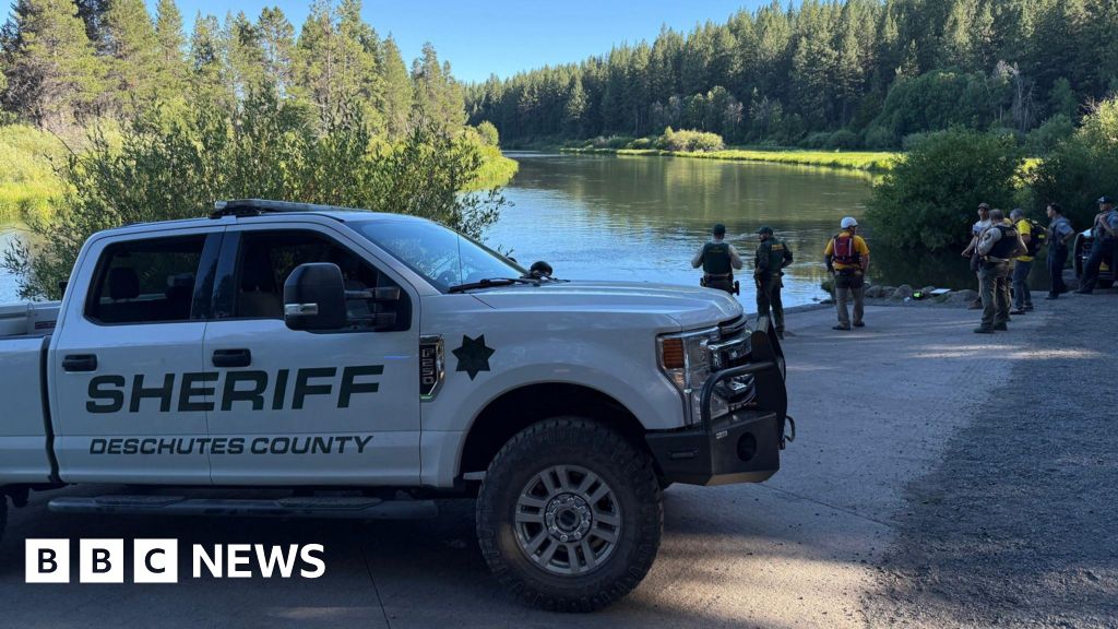 Uma pessoa morta e dois desaparecendo depois de passar por cima da cachoeira do Oregon
