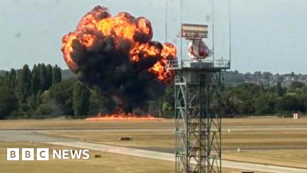 Vítimas de acidente de avião de Southend Airport nomeadas juntas